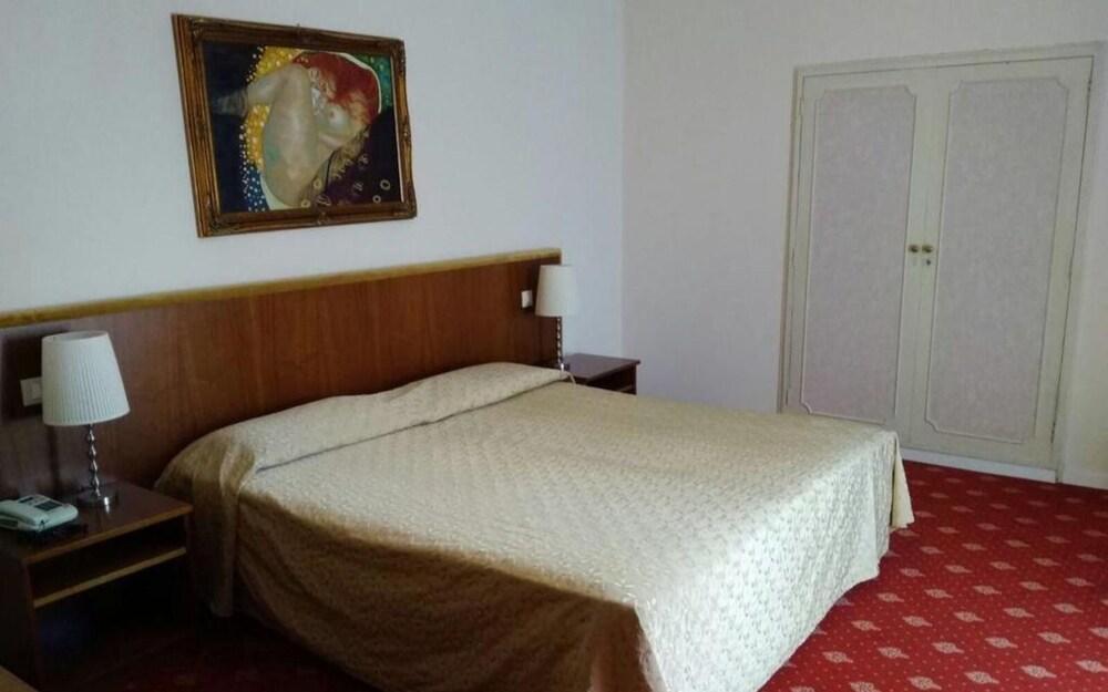 Grand Hotel Regina Salsomaggiore Salsomaggiore Terme Kültér fotó